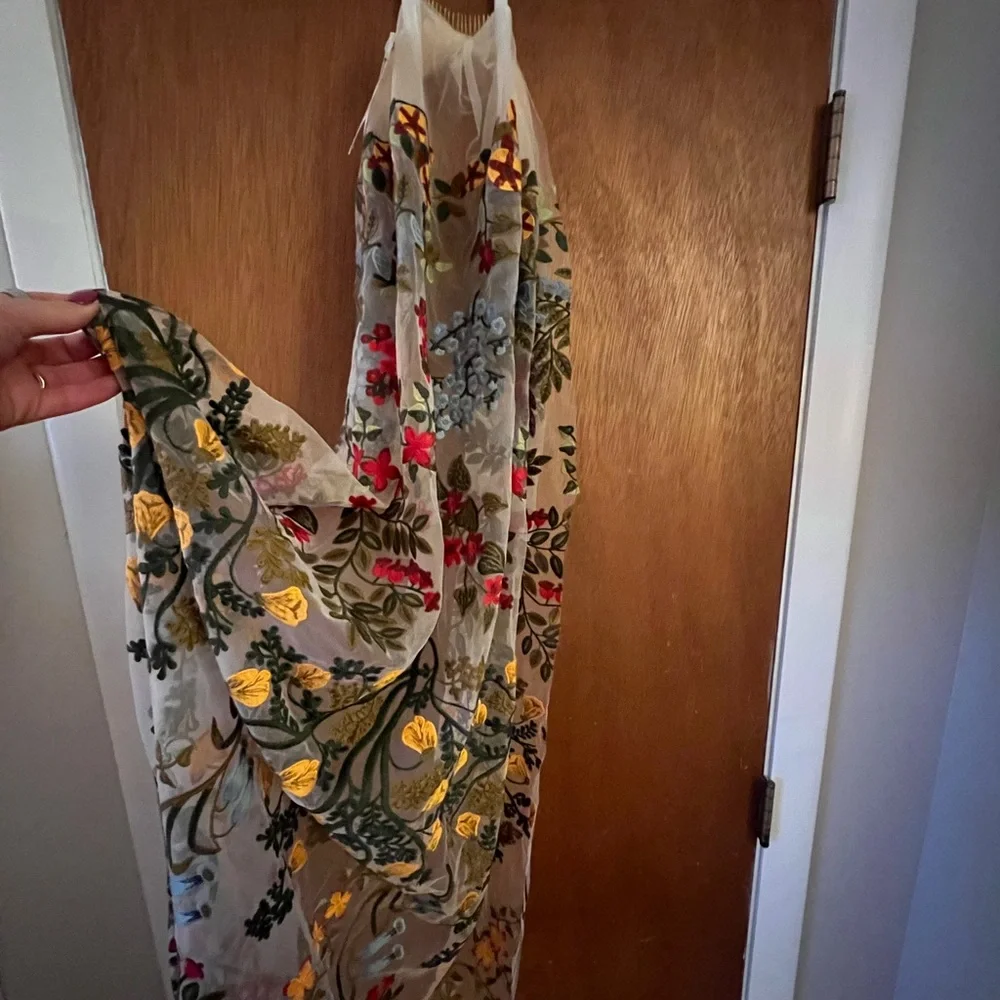 Colorful Embroidered Floral Veil - Picture 2 of 6